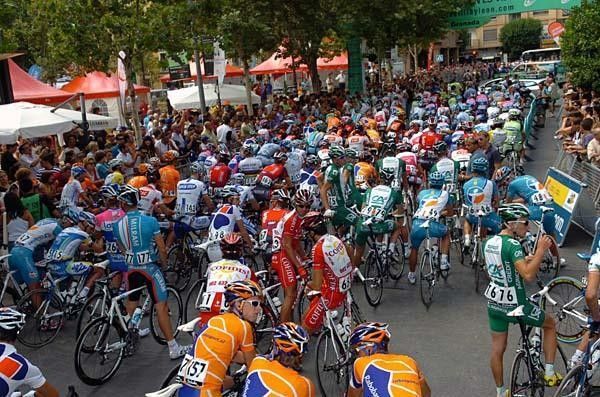 The bunch waits for the start
