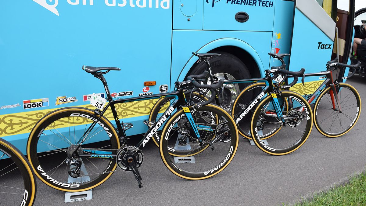 A look at Astana's Argon 18 Gallium Pros alongside Jakob Fuglsang's custom painted frameset