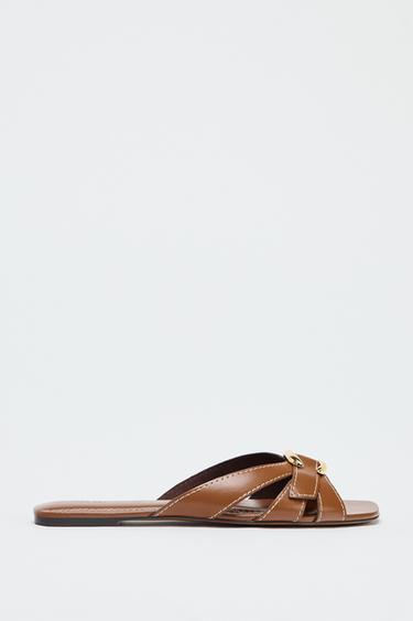 Crossed Sandals With Metallic Detail