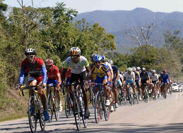 The Vuelta a Cuba peloton en route to Pinar Del Rio in stage 12.
