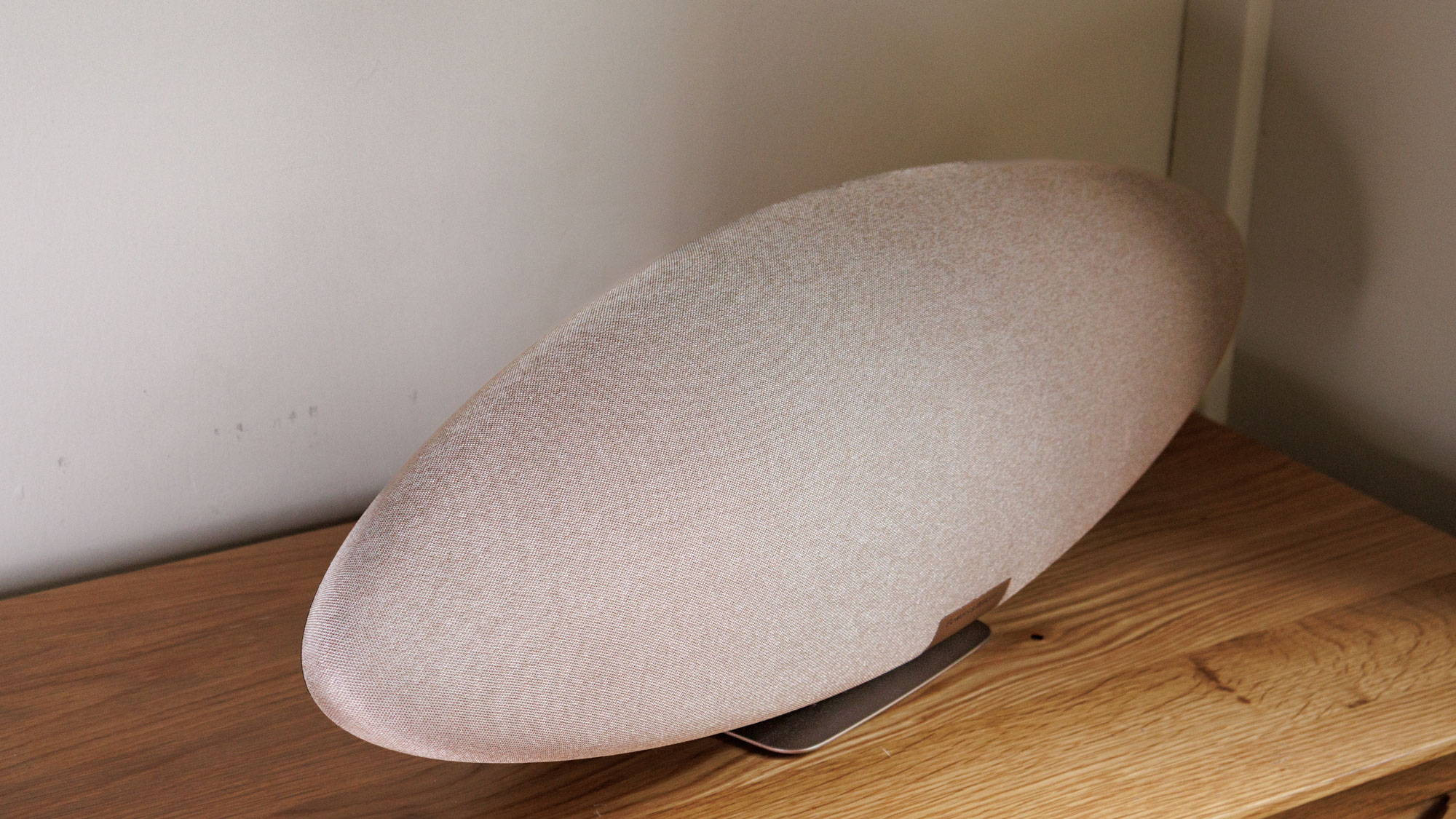 Side view of the Zeppelin Pro speaker on a wooden surface