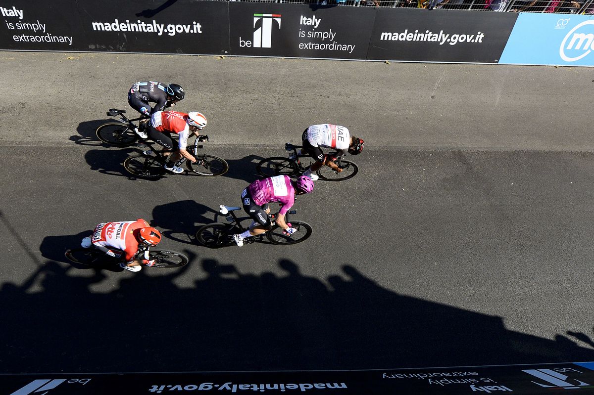 Giro d&acirc;Italia 2022 - 105th Edition - 11th stage Santarcangelo di Romagna - Reggio Emilia 203&Acirc;&nbsp;km - 18/05/2022 - Fernando Gaviria (COL - UAE Team Emirates) - Arnaud Demare (FRA - Groupama - FDJ) - Simone Consonni (ITA - Cofidis) - Caleb Ewan (AUS - Lotto Soudal) - Alberto Dainese (ITA - Team DSM) - photo Tommaso Pelagalli/SprintCyclingAgency&Acirc;&copy;2022