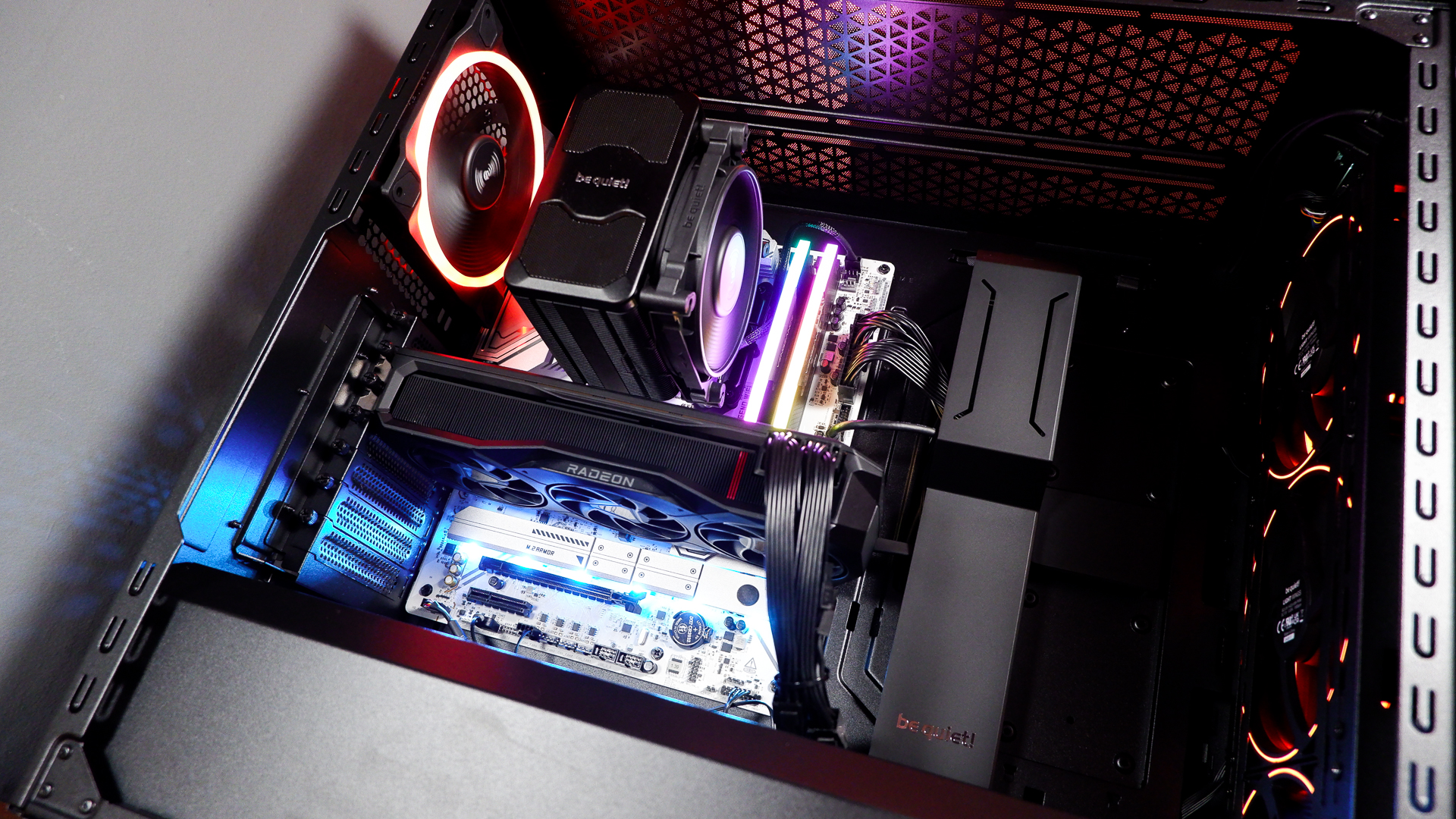 A gaming PC build using the Be Quiet Shadow Base 800 FX chassis, an Intel Core Ultra CPU and an RX 7900 XT GPU.