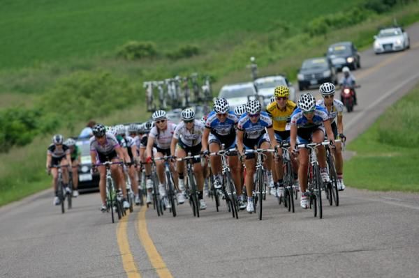 Peanut Butter &amp; Co working hard on the front to bring back the break.