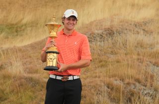 Peter Uihlein holds the US Amateur Championship trophy in 2010