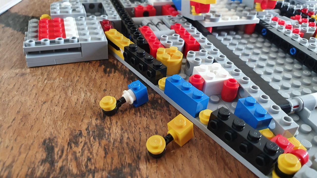 Lego Icons Galaxy Explorer 10497 connection 1
