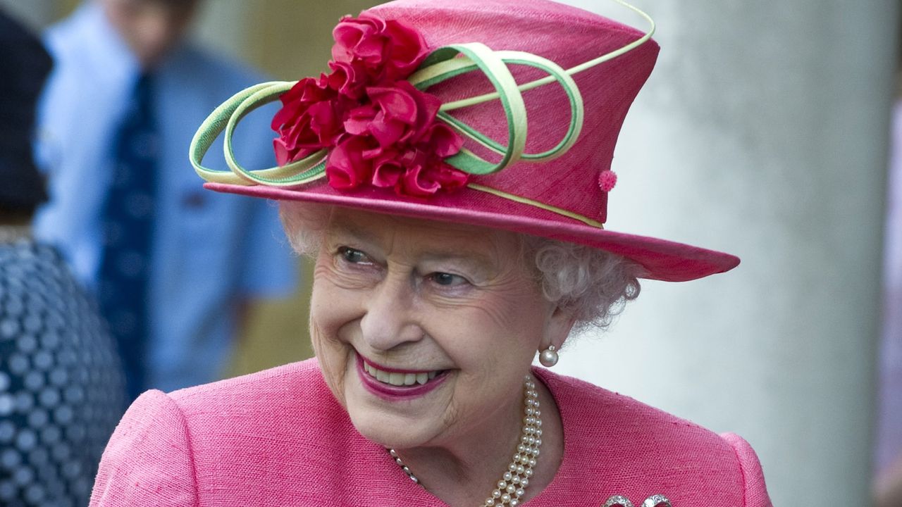 The Queen&#039;s &#039;excessive&#039; gift 