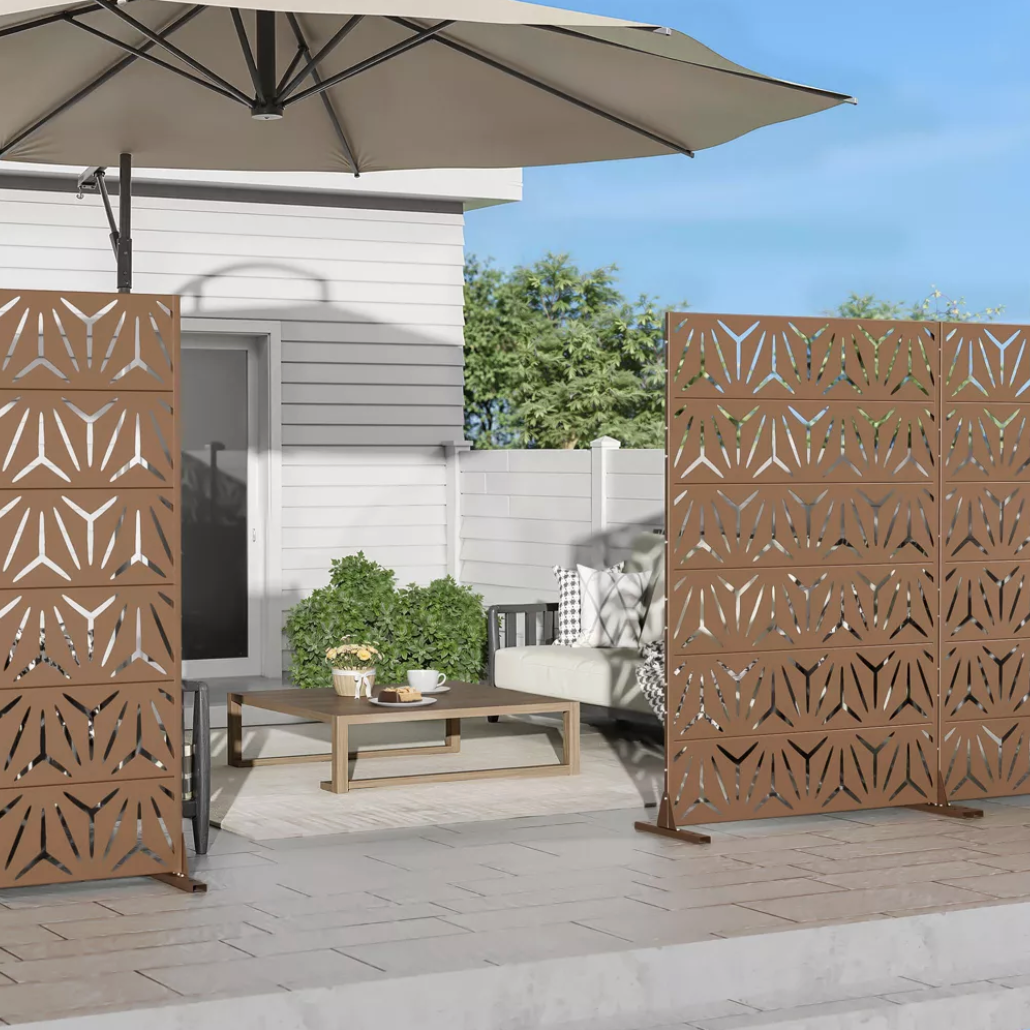 2 Freestanding Privacy Screens