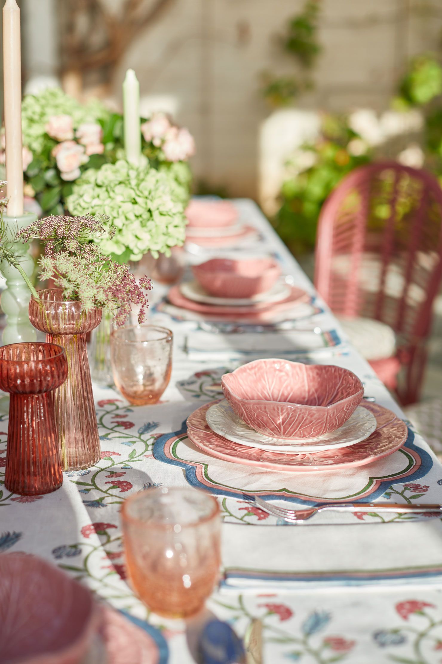 Outdoor entertaining - dining table