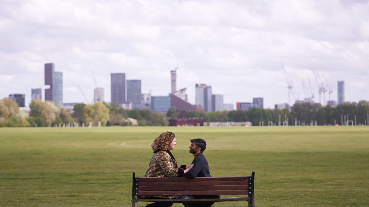 Rose Matafeo and Nikesh Patel in Starstruck