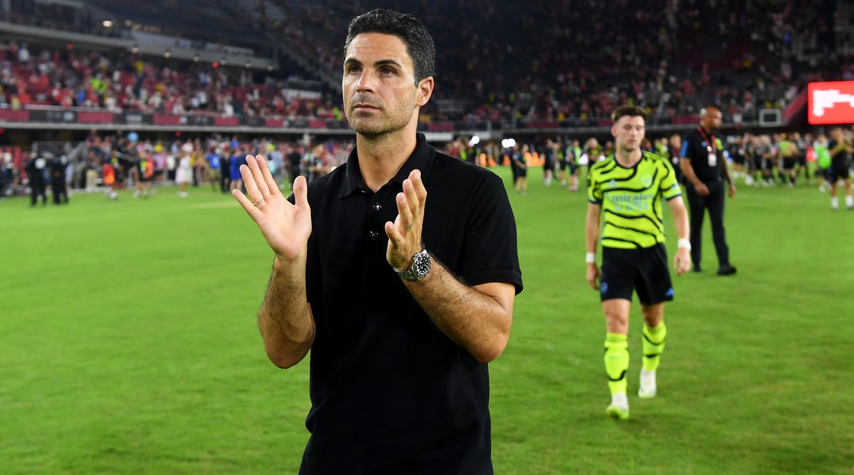 O chefe do Arsenal, Mikel Arteta, dá uma dica ENORME sobre o futuro da estrela em meio a rumores de transferência