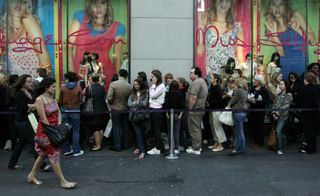 LONDON - APRIL 30: People queue outside Top Shop on Oxford Street for tonight's shopping preview of the Kate Moss collection on April 30, 2007 in London. (Photo by Gareth Cattermole/Getty Images)