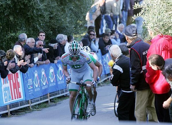 Danilo Di Luca (LPR Brakes) leads into the finish.