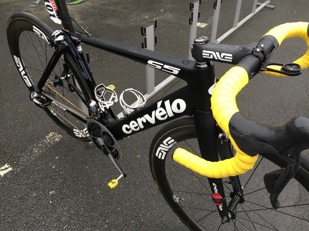 The yellow accented Cervelo S5 of Mark Cavendish (Dimension Data).