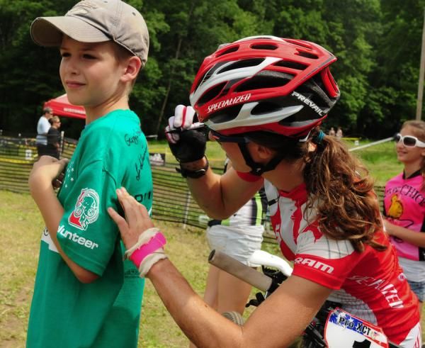 Lea Davison (Specialized) signing autographs after the race