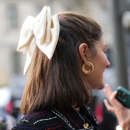 Close-up view of a bow tie hair detail , outside Chanel, during the Womenswear Spring/Summer 2024 as part of Paris Fashion Week on October 03, 2023 in Paris, France