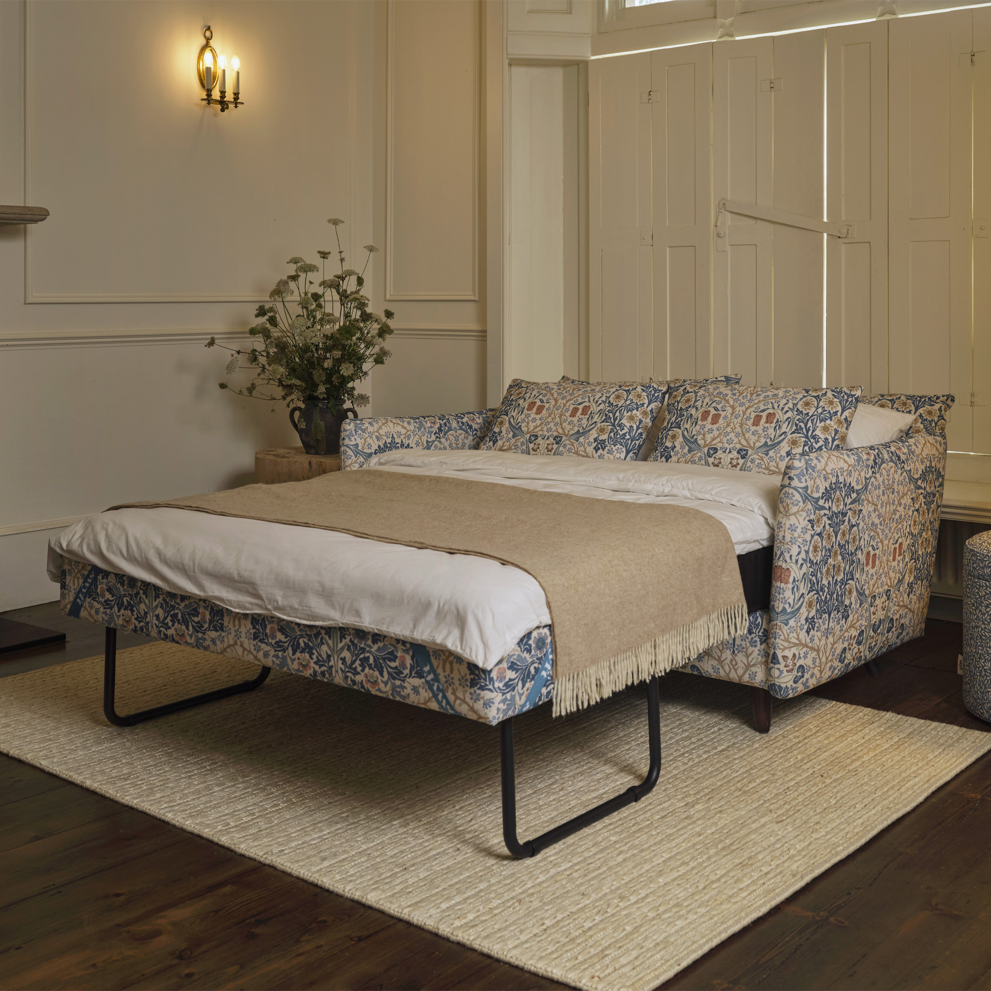 Swyft Model 08 Morris &amp;amp; Co sofa bed