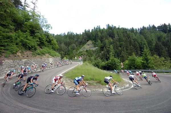 The peloton stretched out on a descent.