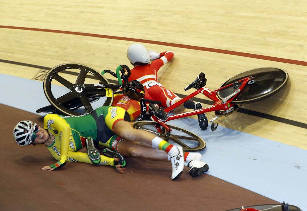 Amalie Dideriksen (Denmark) and Olivija Baleisyte (Lithuania) crash in the omnium