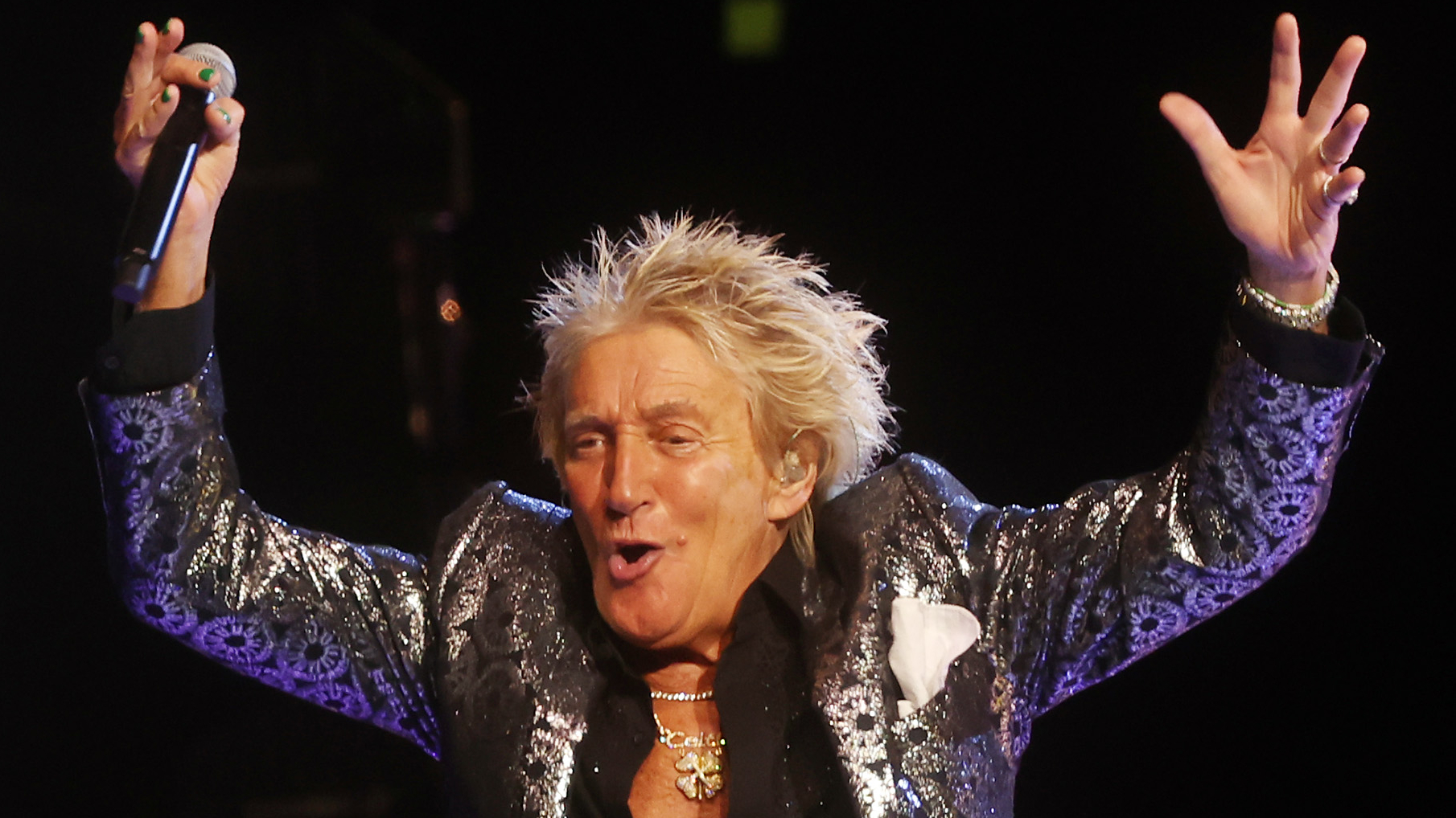 Rod Stewart performs at Mortgage Matchup Center on June 08, 2026 in Phoenix, Arizona