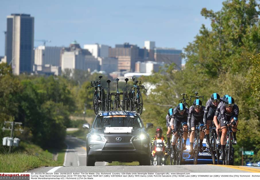 Vasil Kiryienka takes a turn on the front