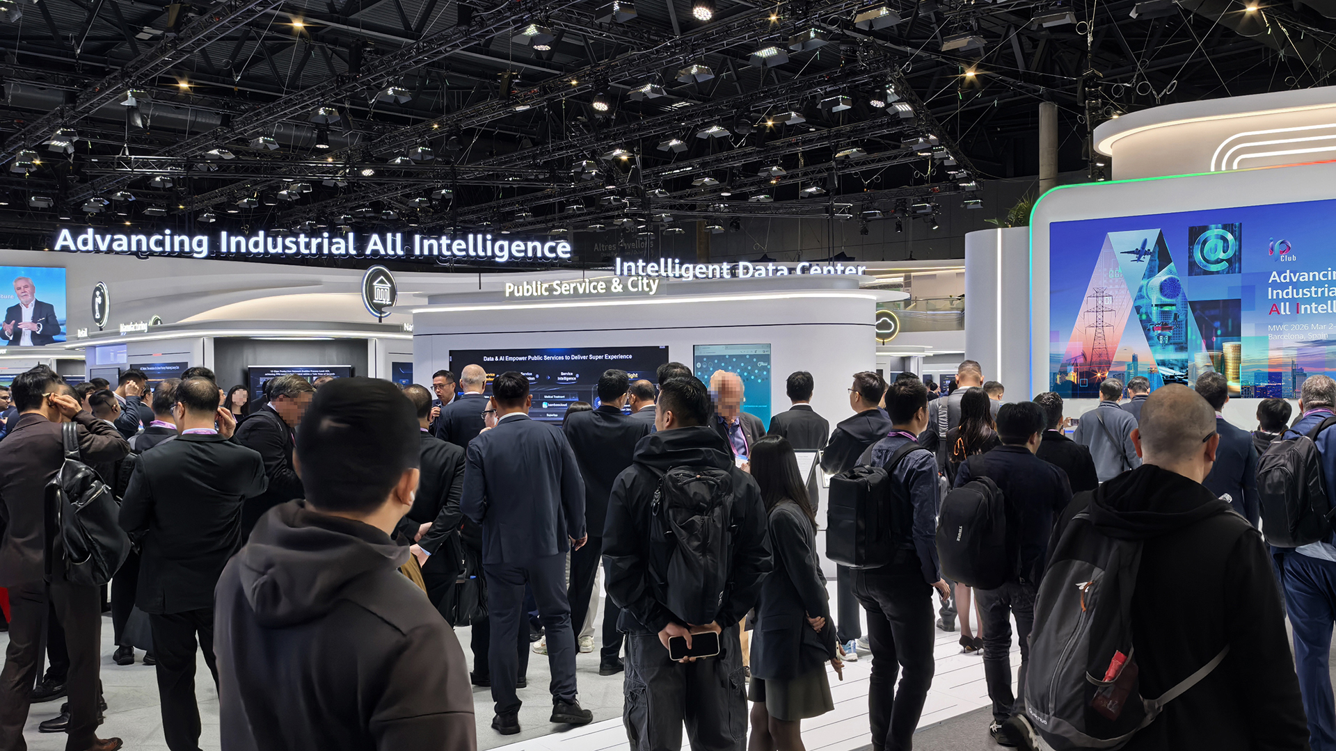 Crowds gather in front of the Huawei area at MWC