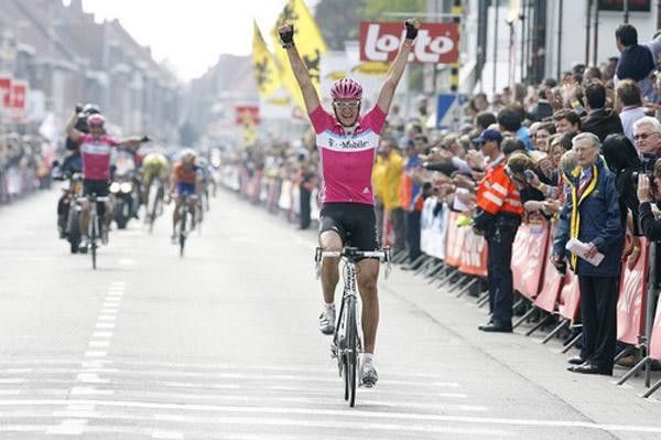 Marcus Burghardt wins and Hammond celebrates behind