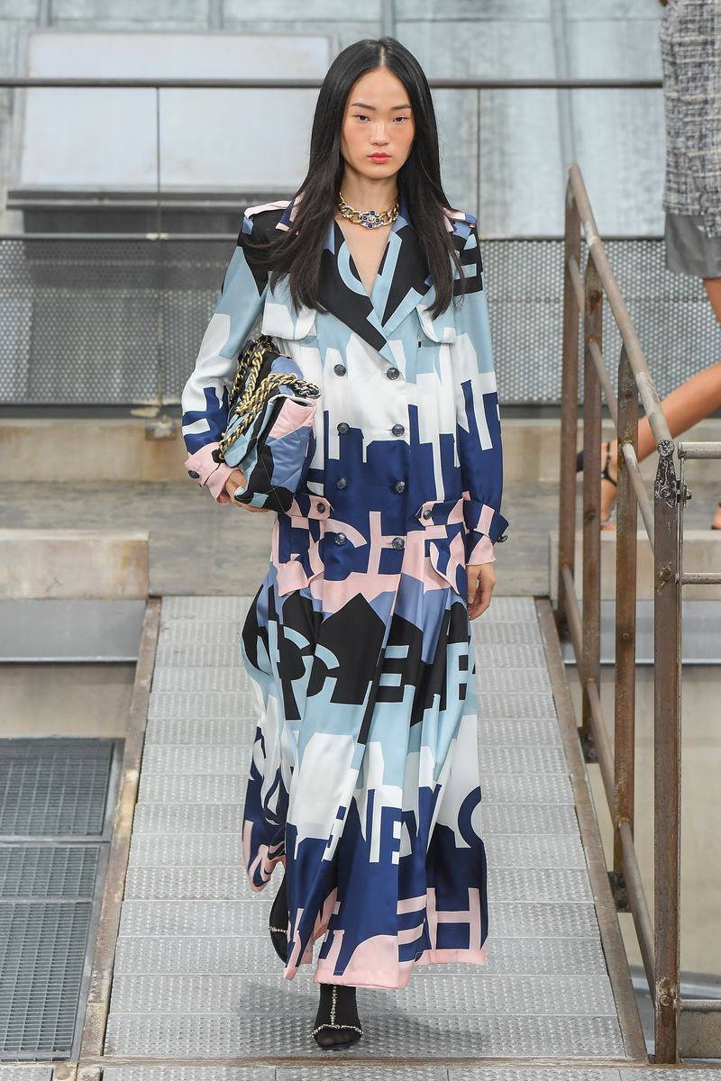 Clothing, Street fashion, Fashion, Snapshot, Outerwear, Sleeve, Dress, Coat, Trench coat, Leg,