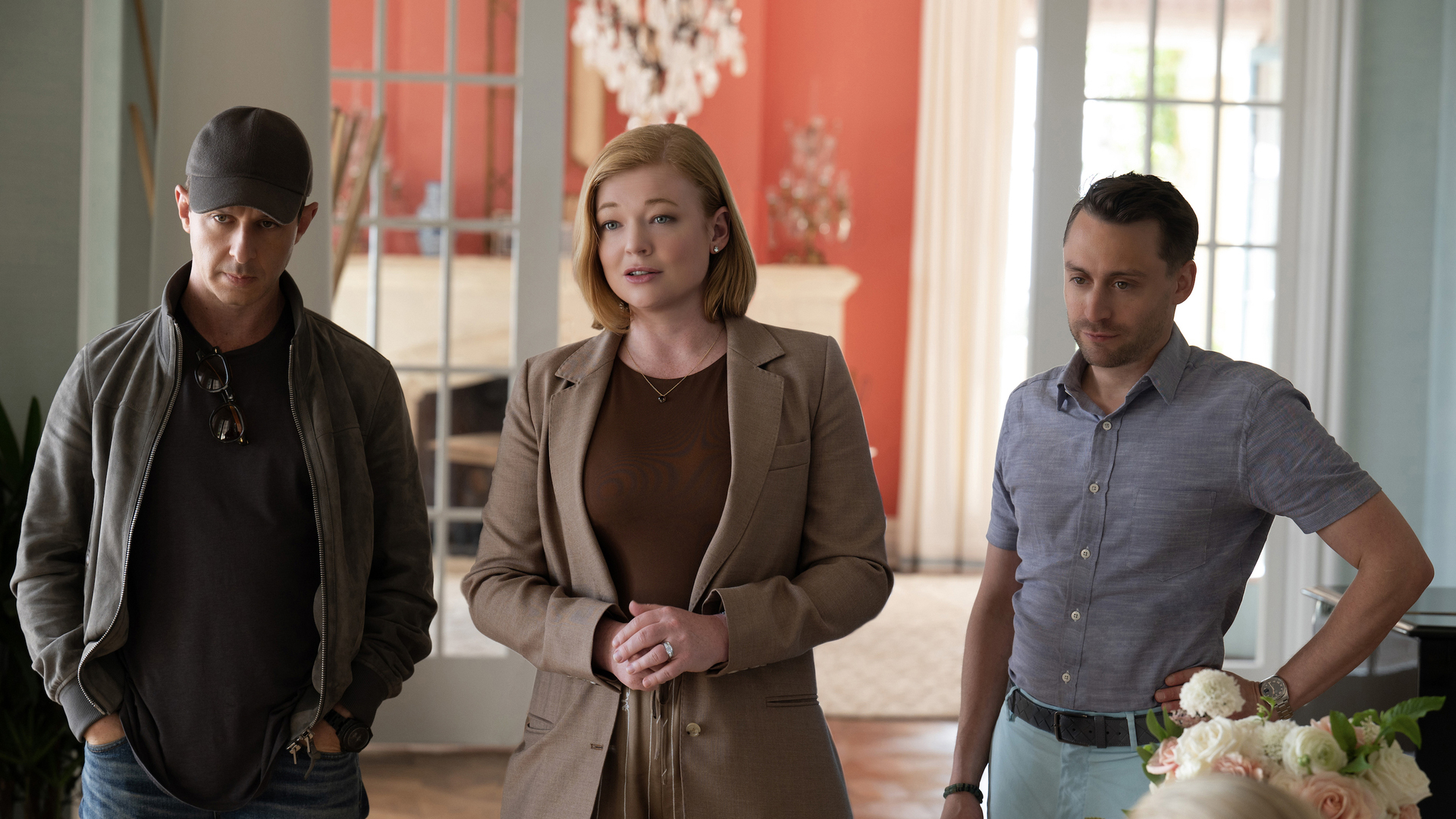 (L bis R) Jeremy Strong als Kendall Roy, Sarah Snook als Shiv Roy und Kieran Culkinin als Roman Roy in der vierten Staffel von Succession