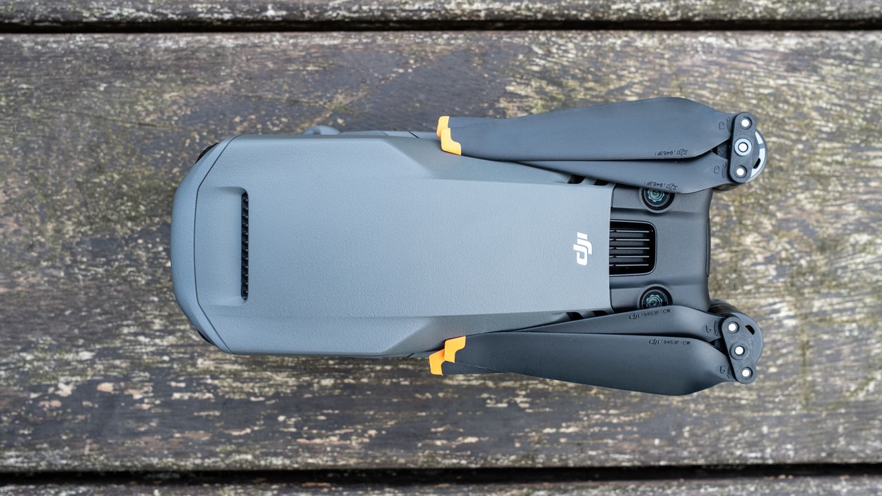 DJI Mavic 3 Classic_Drone closed top view