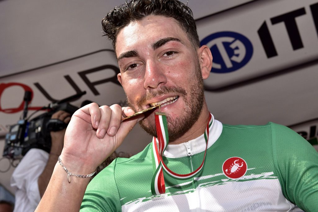 Giacomo Nizzolo (Trek-Segafredo) with his gold medal