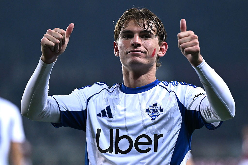 TURIN, ITALY - NOVEMBER 24: Nico Paz of Como celebrates his goal during the Serie A match between Torino FC and Como 1907 at Stadio Olimpico di Torino on November 24, 2025 in Turin, Italy. (Photo by Image Photo Agency/Getty Images)