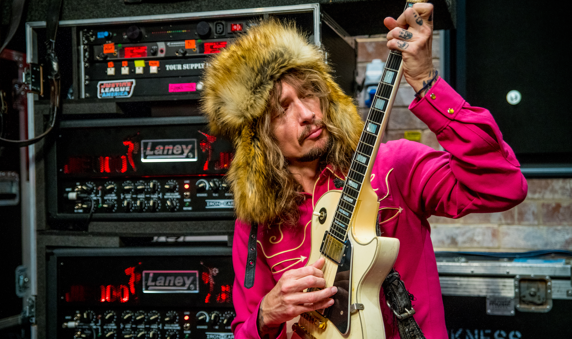 Justin Hawkins, surrounded by Laney amplifiers