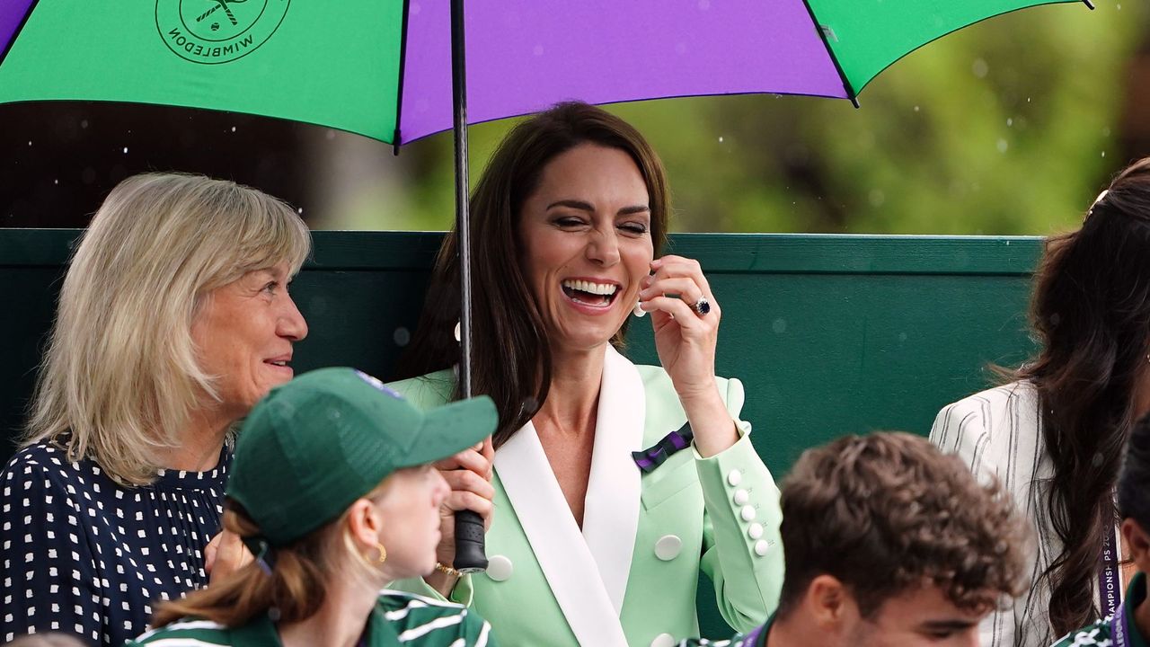 kate middleton in the rain