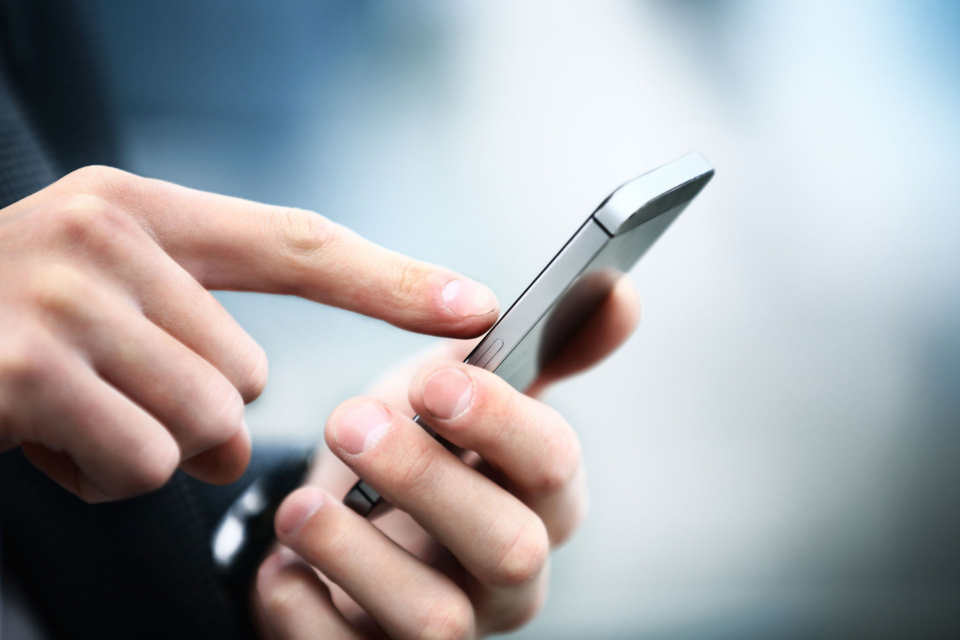 Aussies Are Holding On To Their Phones Longer And Using More Data Than