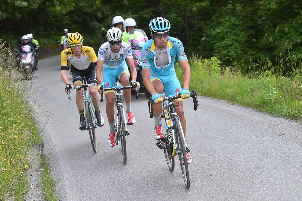The leaders try to distance Contador