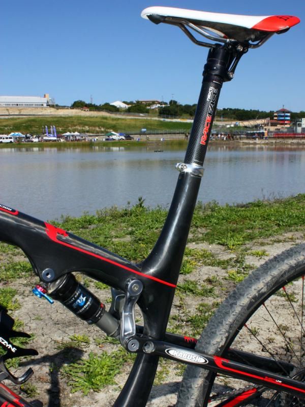The low-slung frame offers heaps of standover clearance but comes up high to support the seatpost.