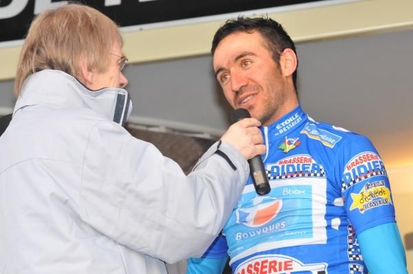 Laurent Lefevre (Bbox Bouygues Telecom), the mountains classification leader, talks to the crowd.