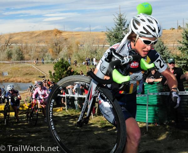 Kathy Sherwin (Hudz Subaru) running with her bike on her shoulder.