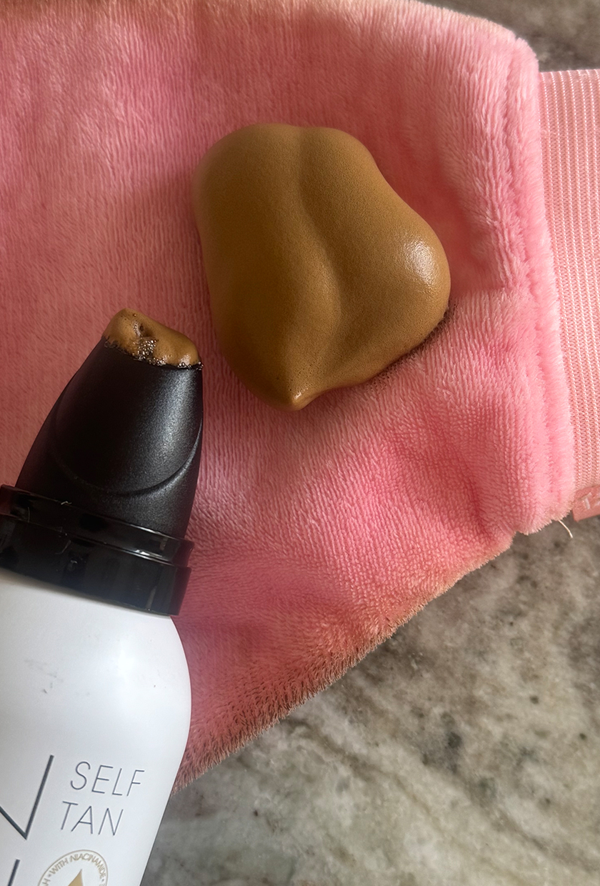 st tropez fake tan mousse texture up close on tanning mitt