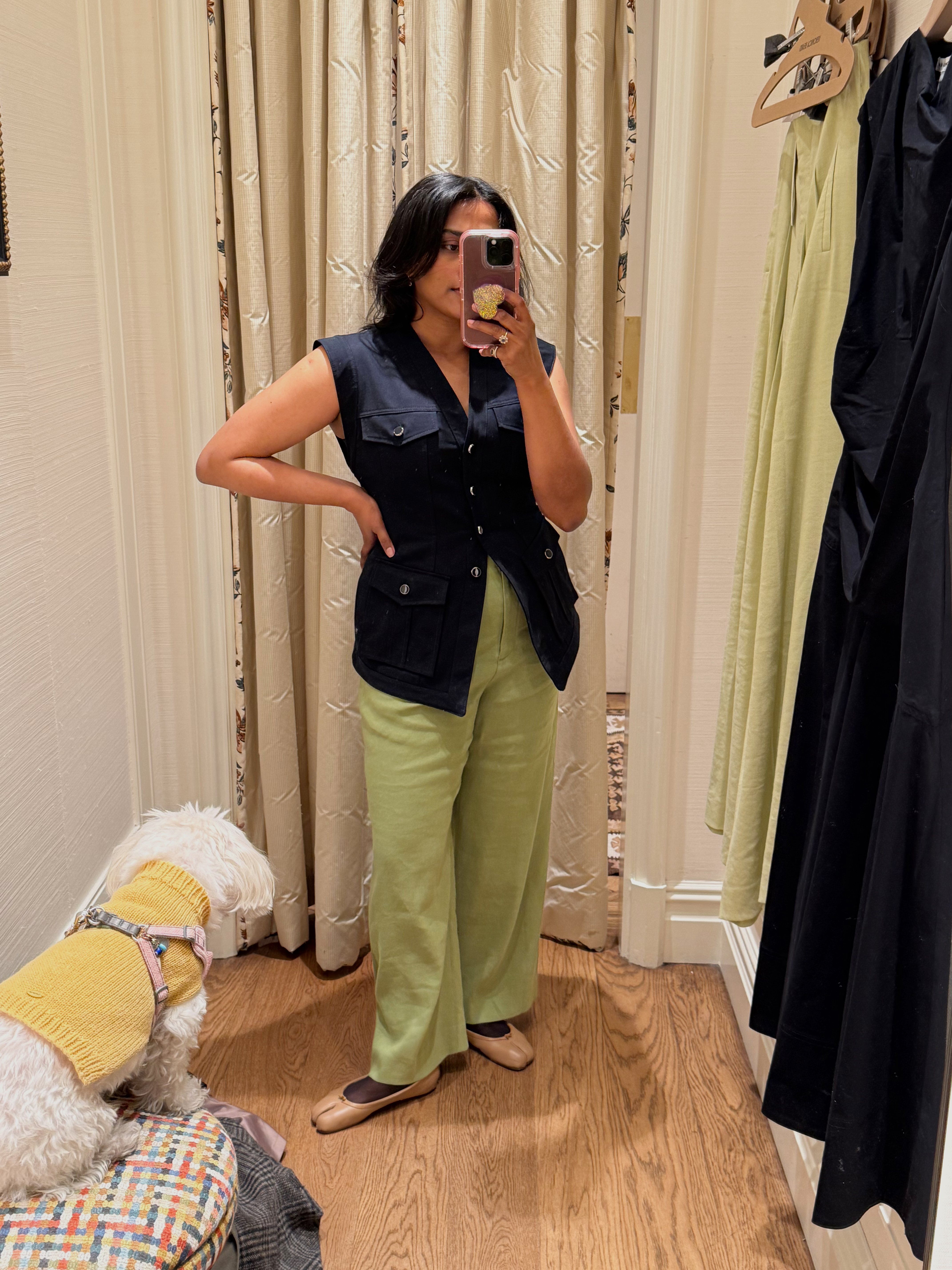 @chiarasatelier wears Veronica Beard's Dove linen pants in cactus green