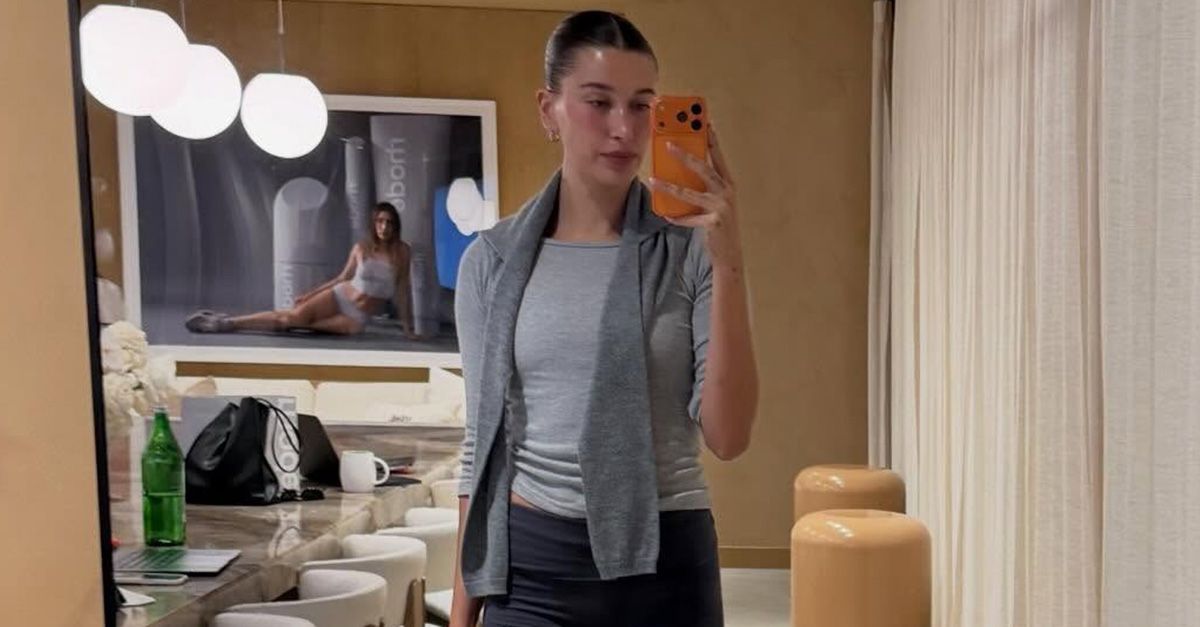 The Elegant Flat-Shoe Color Trend Every It Girl Is Wearing The Elegant Flat-Shoe Color Trend Every It Girl Is Wearing