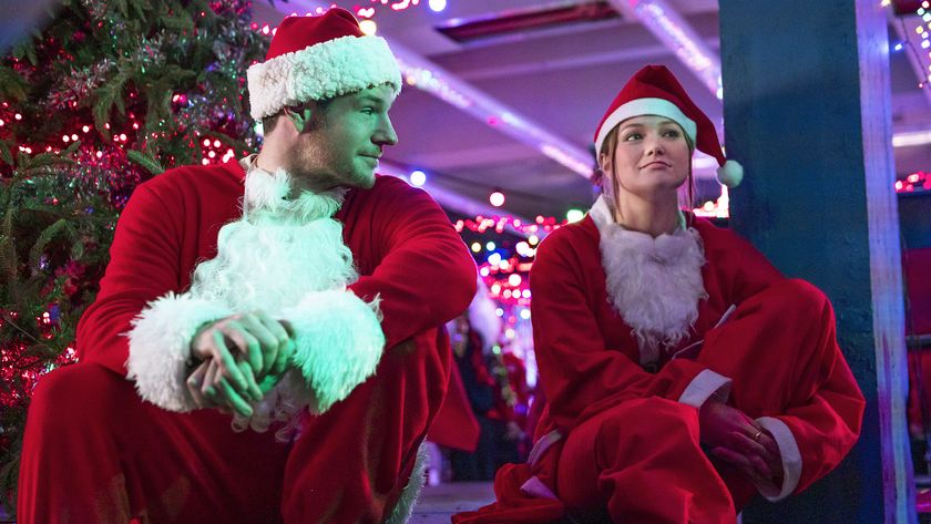 Nick and Sophia wearing Santa suits and sitting down in Netflix&#039;s Jingle Bell Heist movie