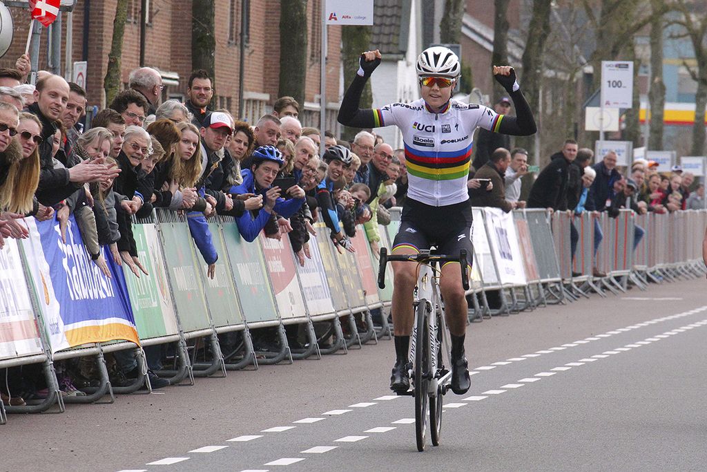 Amalie Dideriksen (Boels Dolmans) celebrates victory