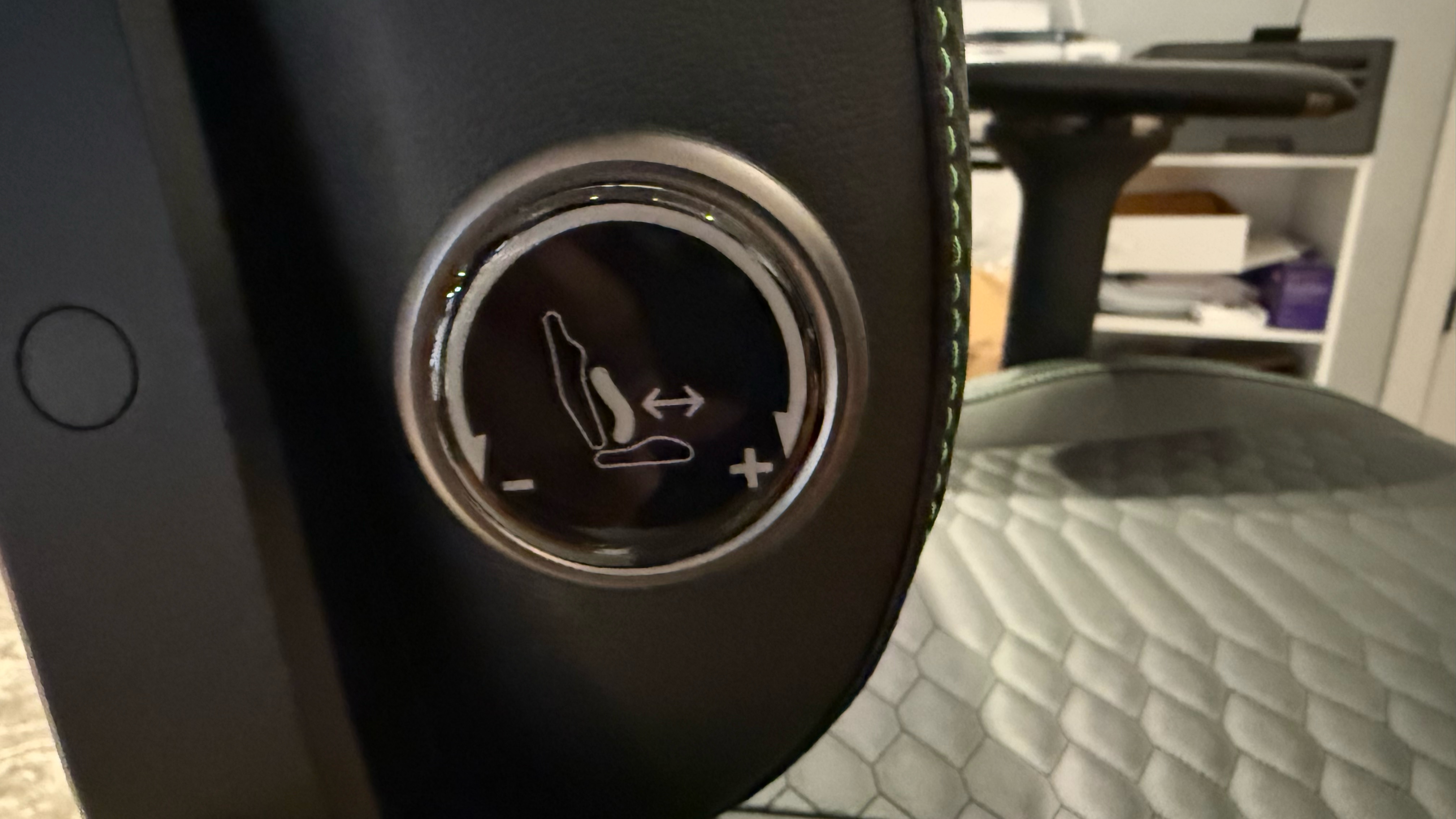 Razer Iskur V2