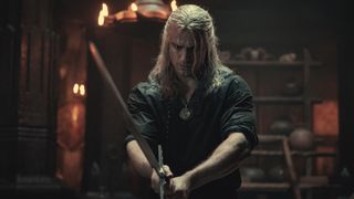 Henry Cavill wird uns in Staffel 4 wohl nicht länger als Hexer Geralt von Riva durch die monstergeplagten Ländereien begleiten.