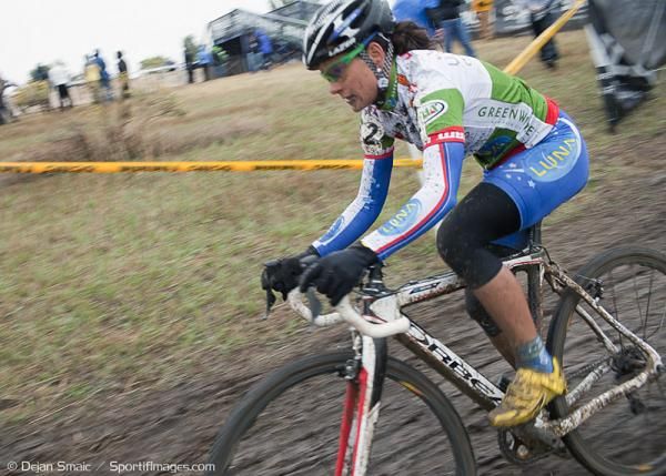Katerina Nash (Luna) in the Exergy USGP of Cyclo-cross leader's jersey.