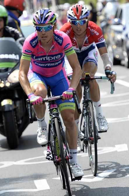 Damiano Cunego tried to bridge with Hoogerland, but the pair never made it