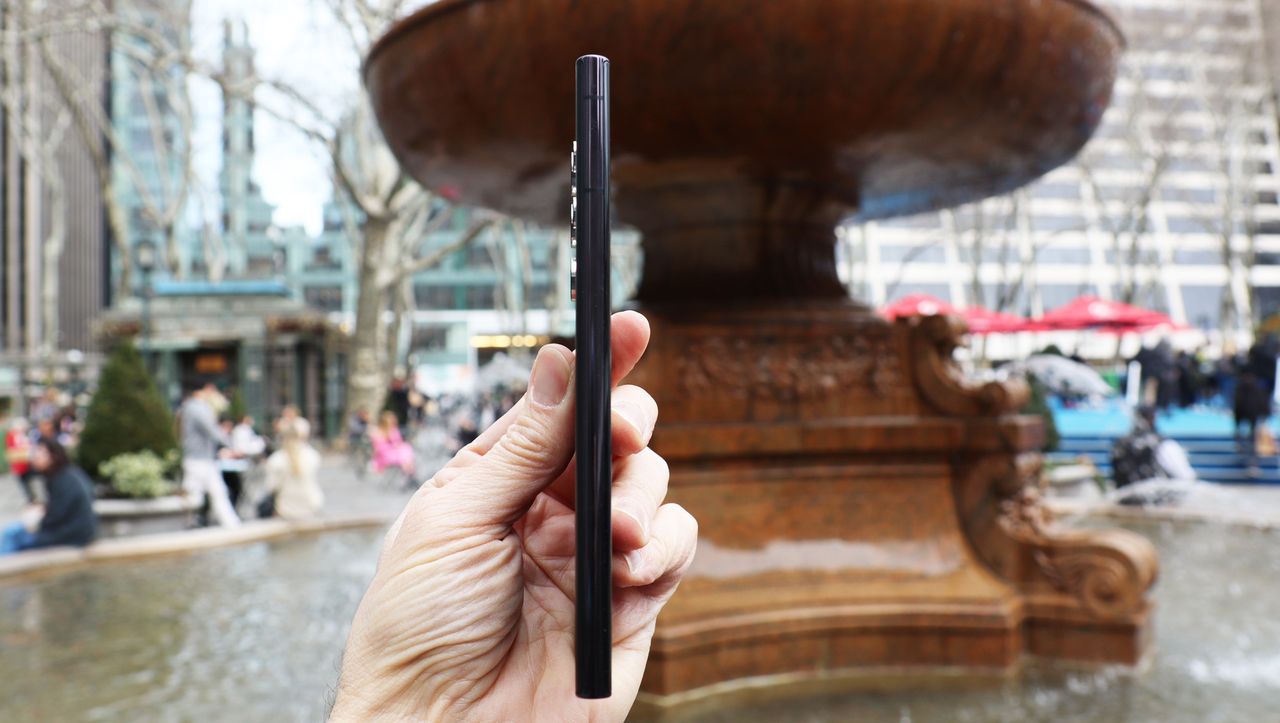 Samsung Galaxy S22 Ultra edge