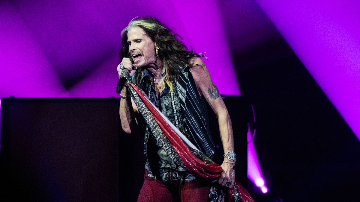 Steven Tyler on stage